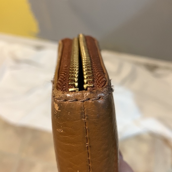 Fossil wallet vintage brown, zipper pull missing. Still zips - Picture 5 of 6